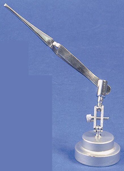 KrickDritte Hand mit Pinzette